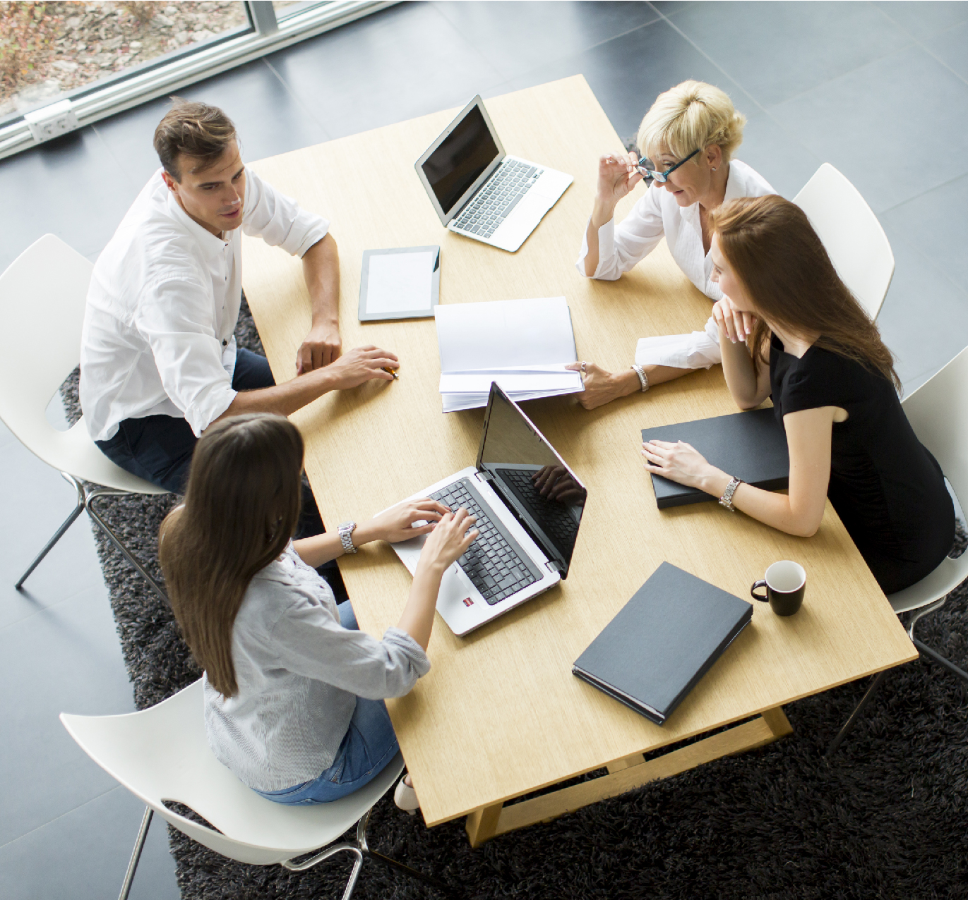 Successful group business people working plans